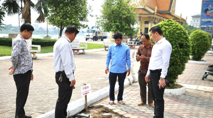 ឯកឧត្តម គ្រុយ ម៉ាឡែន ចុះត្រួតពិនិត្យ និងរៀបចំការងារបរិស្ថានតាមទីតាំងនានា ដេីម្បីត្រៀមរៀបចំពិធីអបអរសង្ក្រាន្តឆ្នាំថ្មីនៅខេត្តកណ្តាលរយះពេល៣ថ្ងៃ